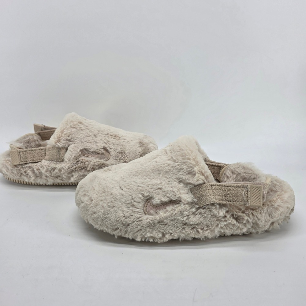 Nike Calm Mule SE Slippers 8 Sandrift Tan Faux Fur FZ3119-100 Cozy Slides Fuzzy